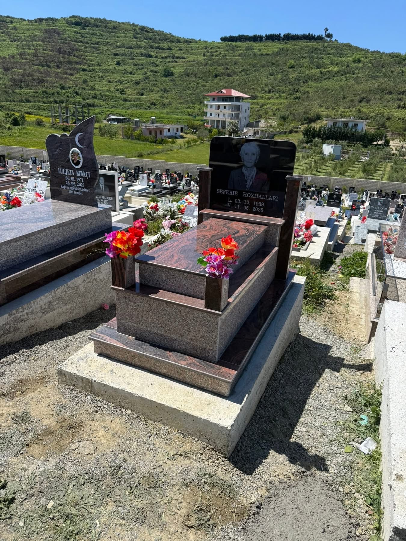 Monument nga Shërbimet Funerale Muçi 17