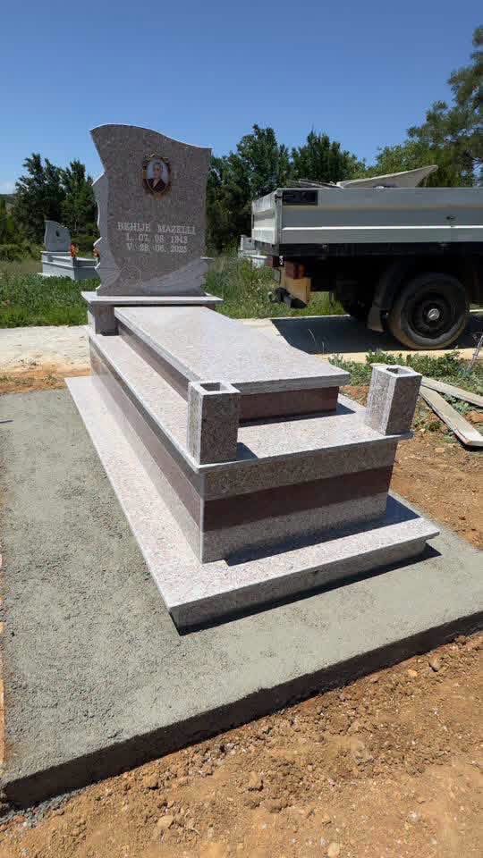 Monument nga Shërbimet Funerale Muçi 7