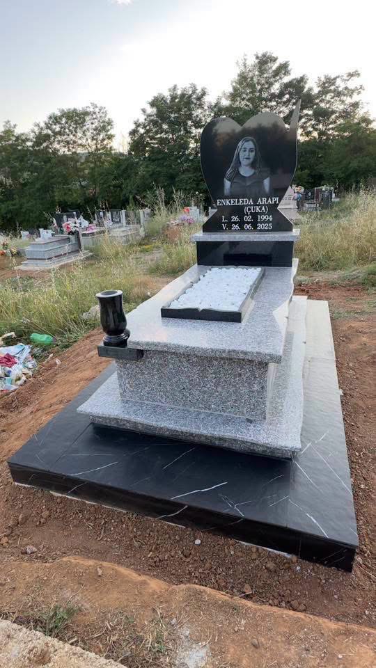 Monument nga Shërbimet Funerale Muçi 8