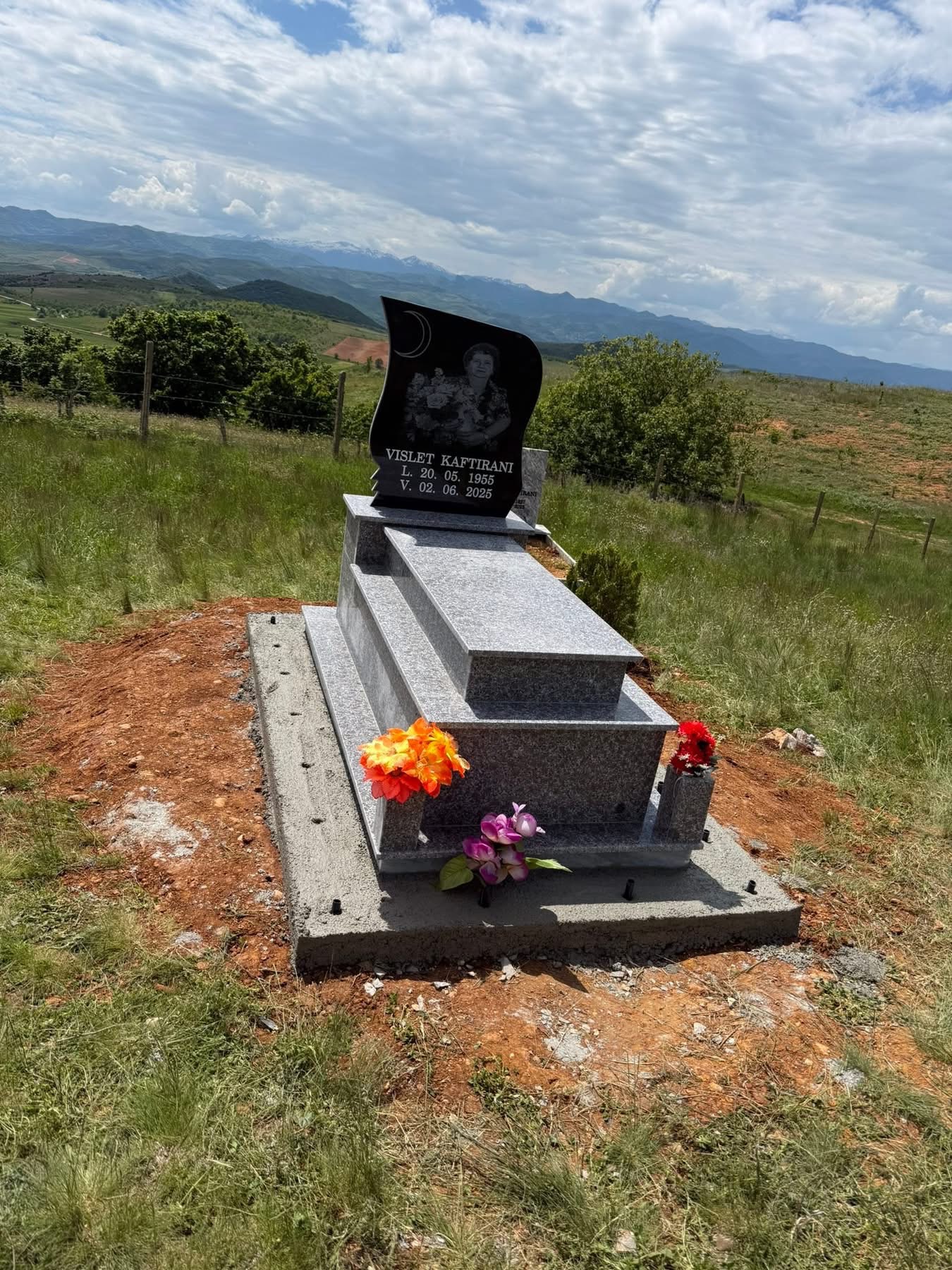Monument nga Shërbimet Funerale Muçi 10