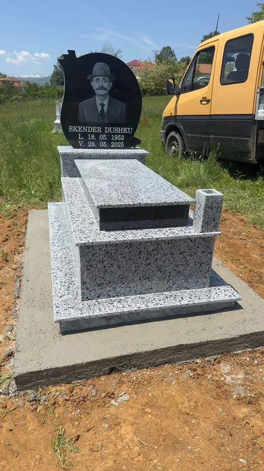 Monument nga Shërbimet Funerale Muçi 4
