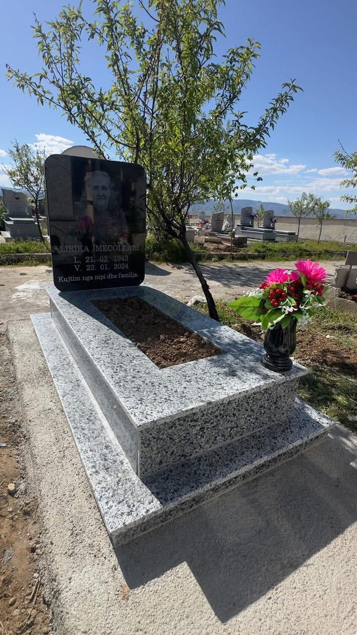 Monument nga Shërbimet Funerale Muçi 16